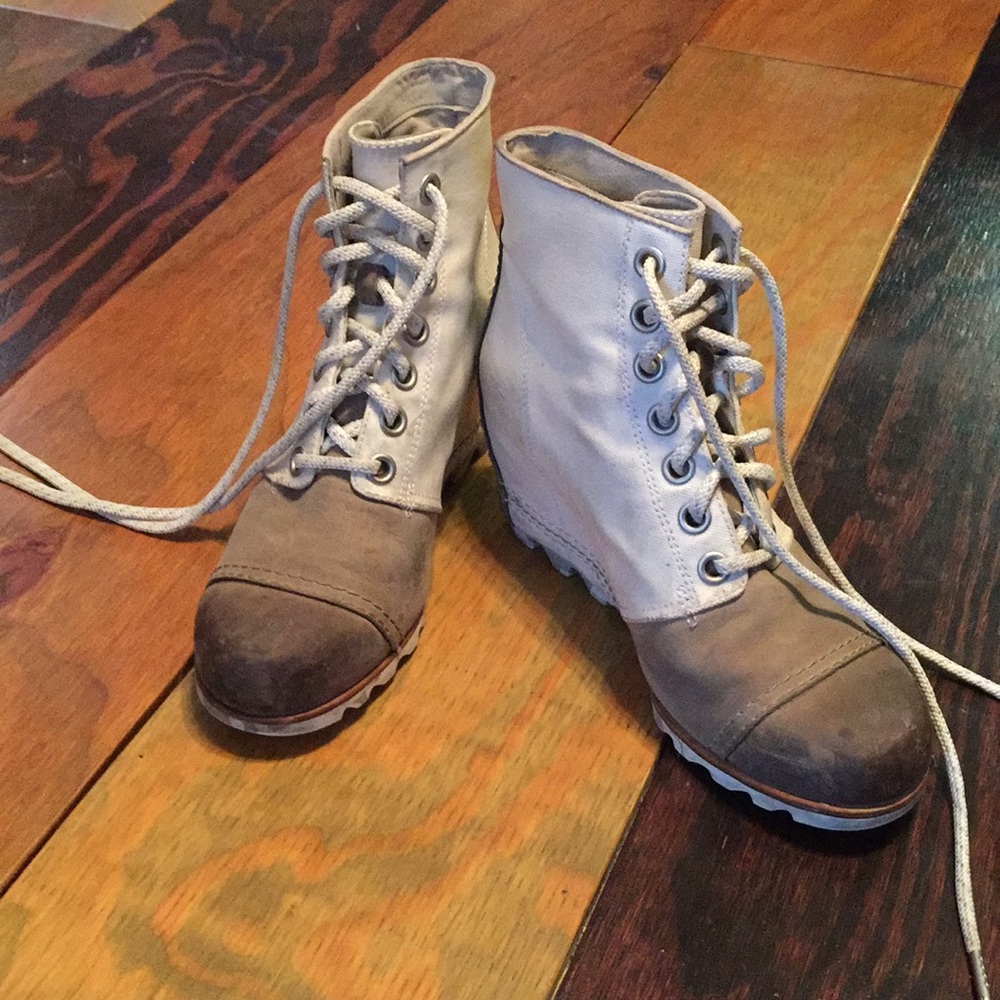 Wedge boots